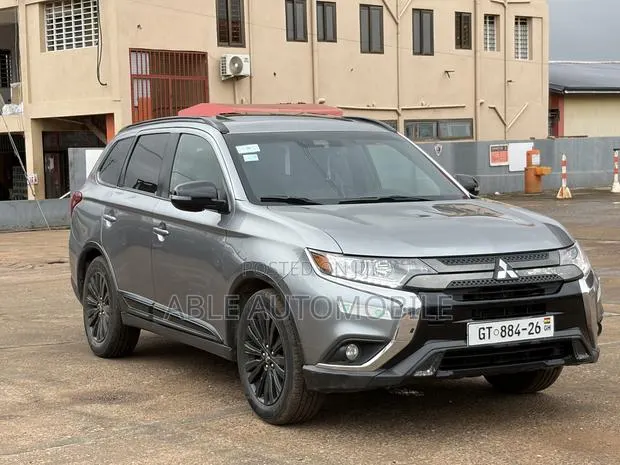 Mitsubishi Outlander SE FWD 2020 Gray · Photo 1