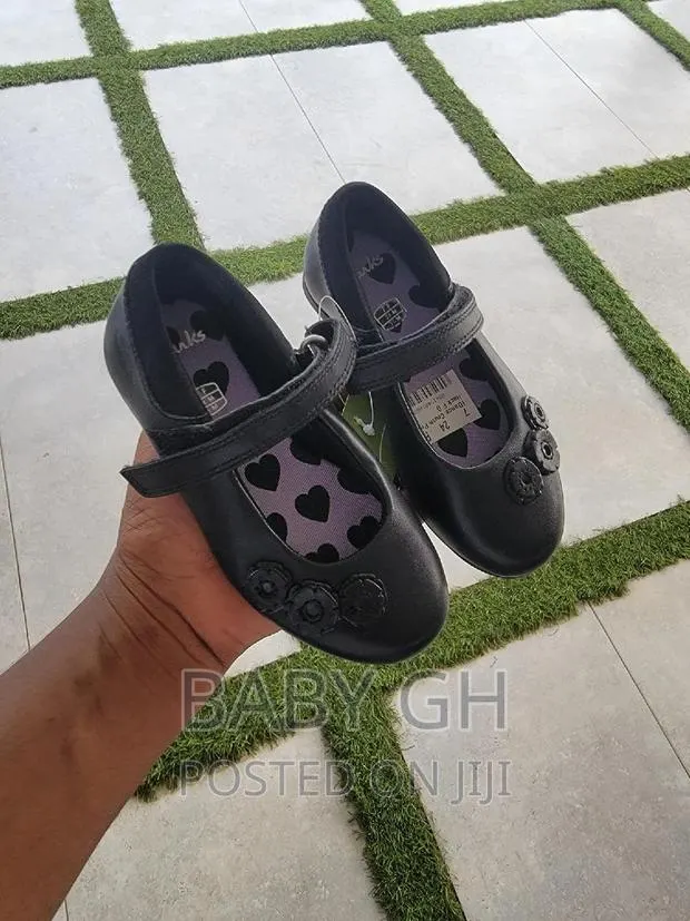 Clarks Girls School Shoes · Photo 2