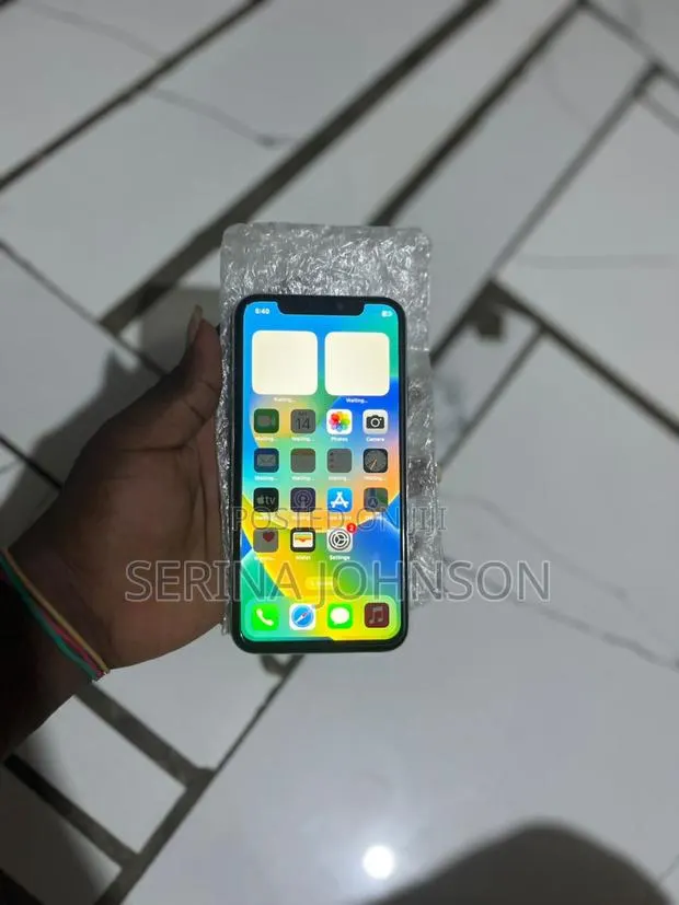 Apple iPhone X 64 GB White · Photo 1