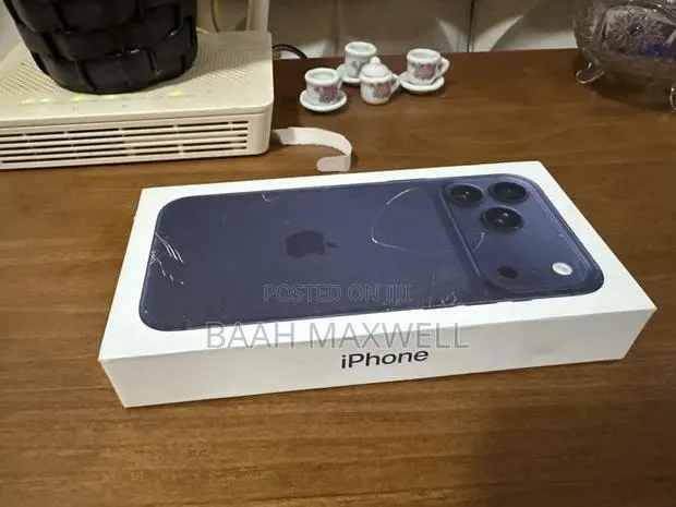 New Apple iPhone 17 Pro Max 512 GB Blue · Photo 1