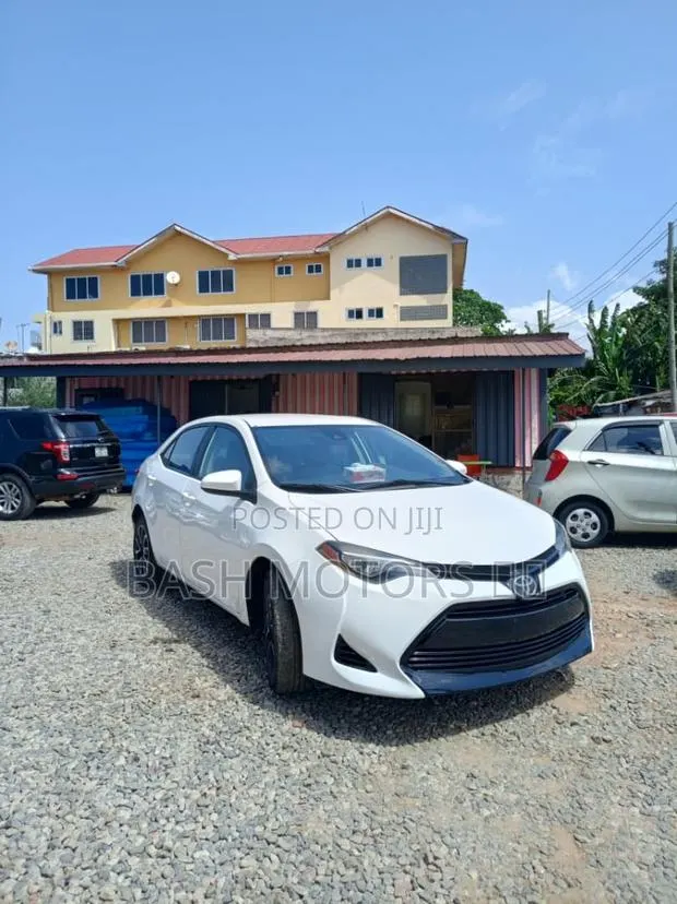 Toyota Corolla LE 4dr Sedan (1.8L 4cyl CVT) 2017 White