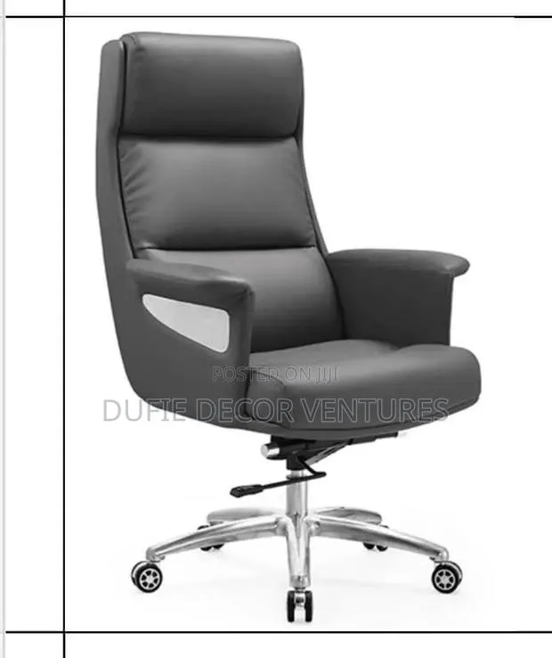 Executive Chair Available for Sale · Photo 1