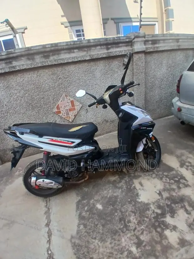 Motorcycle 2026 White · Photo 1