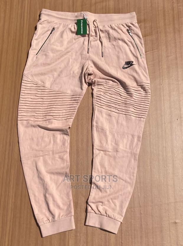 Nike Joggers · Photo 1