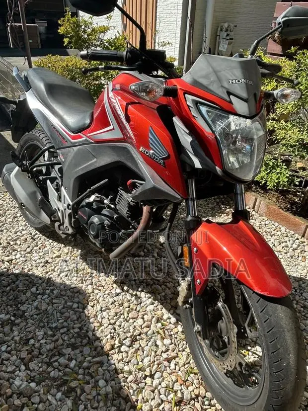 Honda 2016 Red · Photo 1