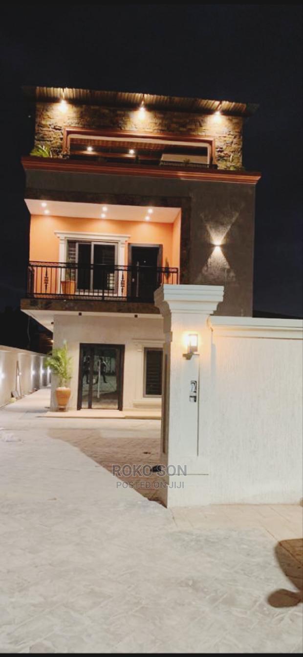 4bdrm Duplex in Dr Roko, Ashomang Estate for Sale · Photo 1