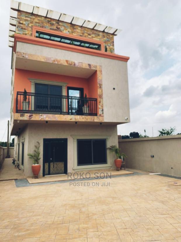 4bdrm Duplex in Dr Roko, Ashomang Estate for Sale · Photo 6