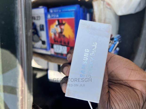 Brand New Samsung Buds · Photo 3