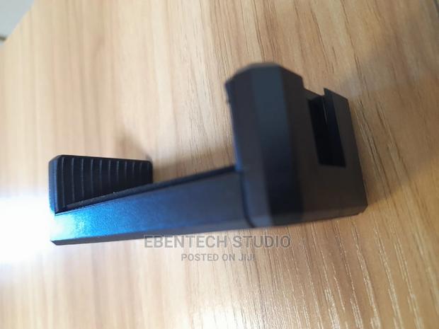 Phone Tripod Holder for Livve Streaming · Photo 3