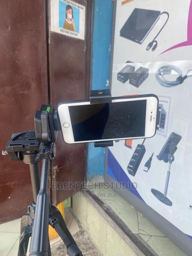 Phone Tripod Holder for Livve Streaming · Photo 1