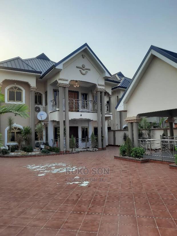 6bdrm Duplex in Dr Roko, West Legon for sale · Photo 4