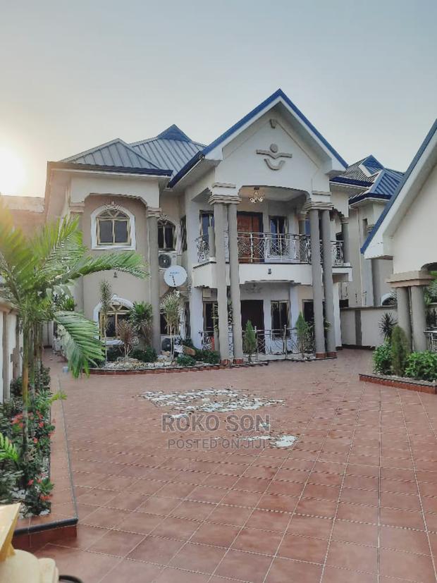 6bdrm Duplex in Dr Roko, West Legon for sale · Photo 1