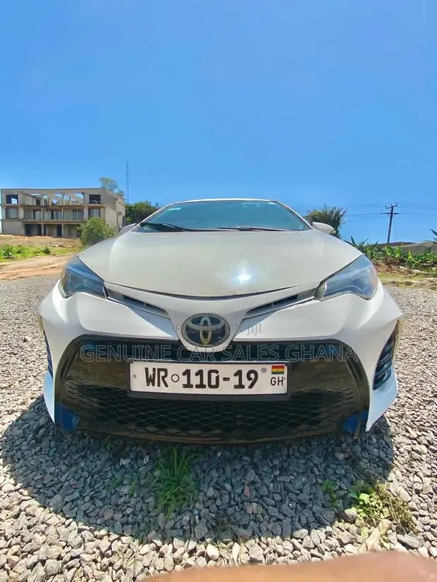 Toyota Corolla S 4dr Sedan (1.8L 4cyl CVT) 2015 White · Photo 1