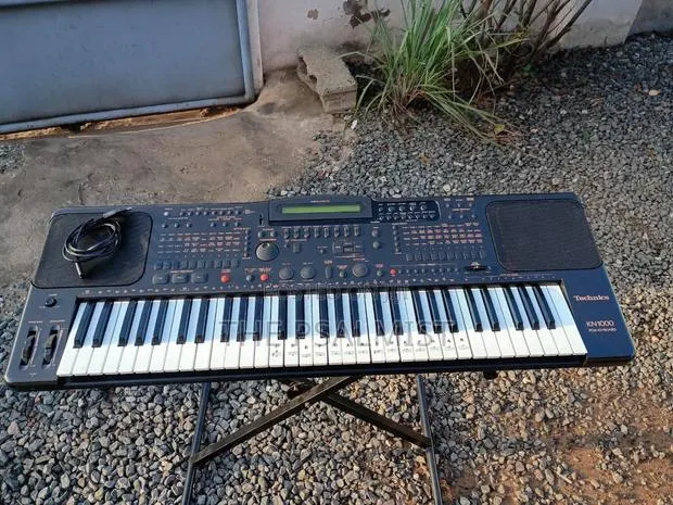 Technics KN1000 PCM Keyboard · Photo 1