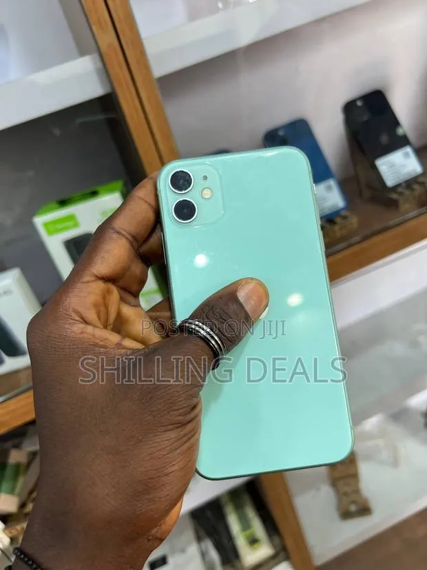 Apple iPhone 11 64 GB Green · Photo 1