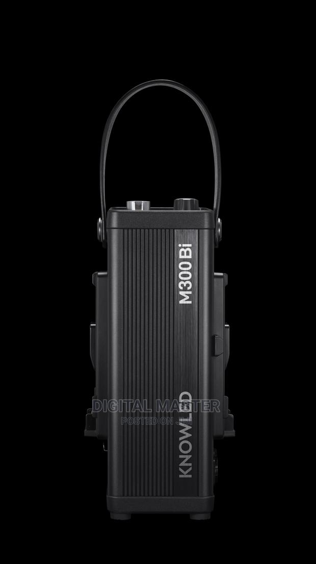Godox Knowled M600bi Bi-Colour LED Light · Photo 3