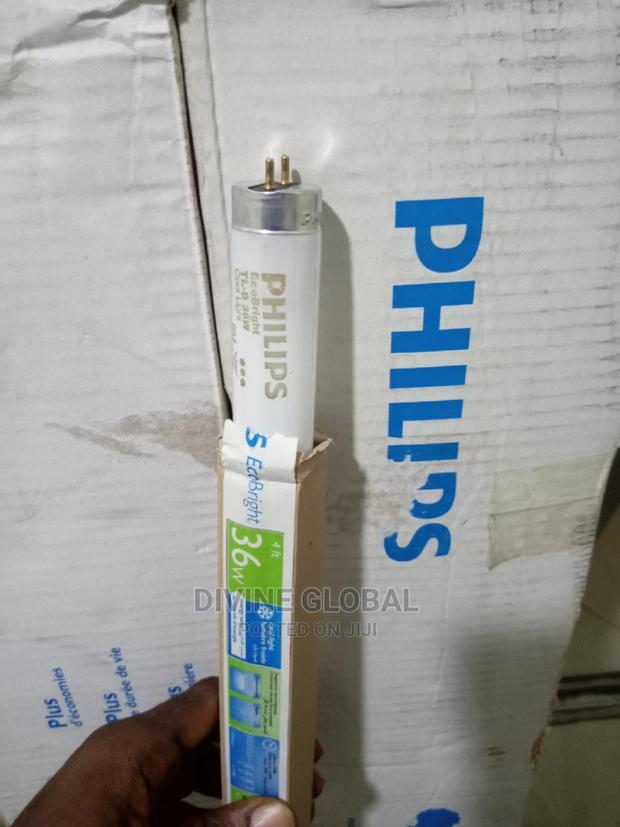 36W 4FT Philips Flourescent Tube · Photo 1