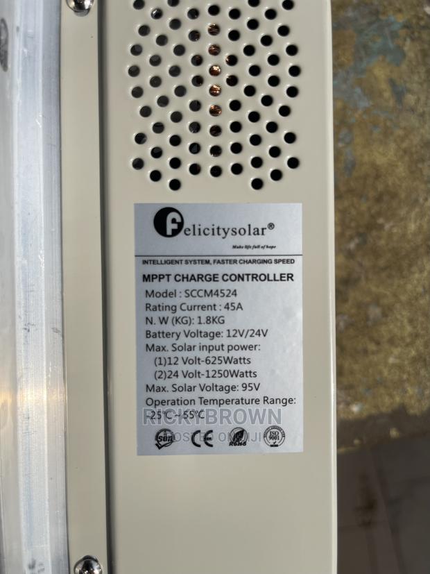 12/24v 45A MPPT Solar Charge Controller · Photo 2