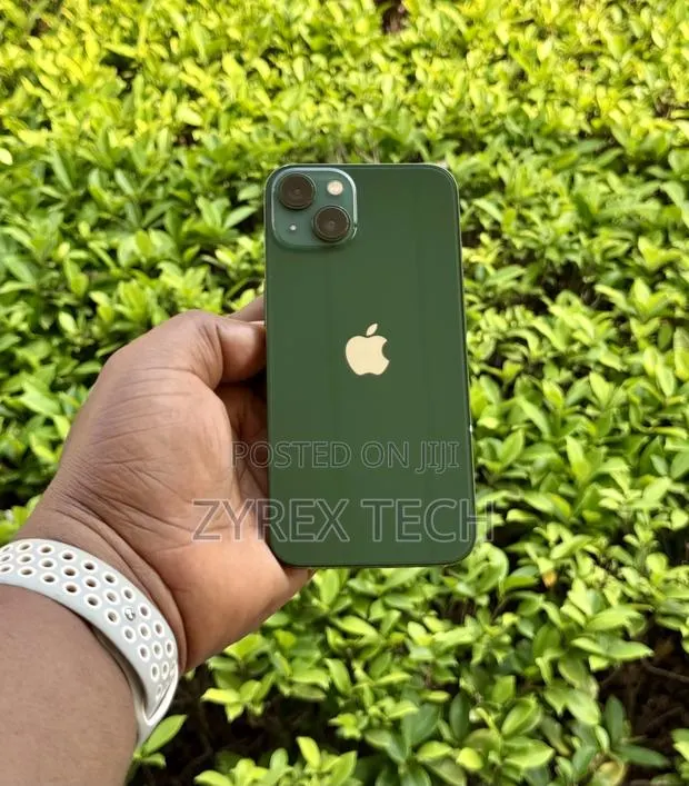 Apple iPhone 13 128 GB Green · Photo 1