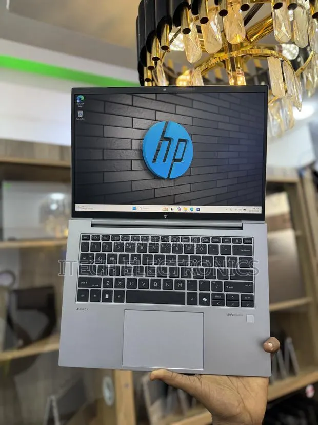 Laptop HP ZBook Firefly 14 G11 16GB AMD Ryzen 7 SSD 512GB · Photo 1