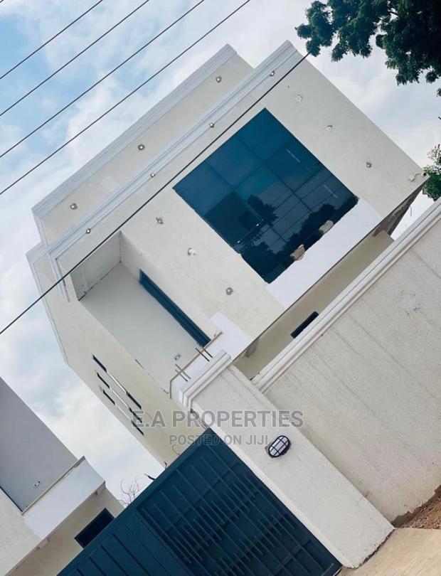 3bdrm House in E a Properties, Owusu Ansah for Sale · Photo 2