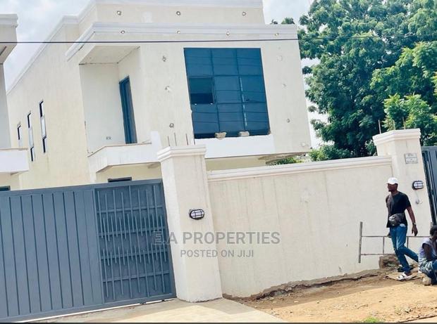 3bdrm House in E a Properties, Owusu Ansah for Sale · Photo 7