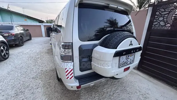 Mitsubishi Pajero V80 3.0 VR-I 2014 White · Photo 1