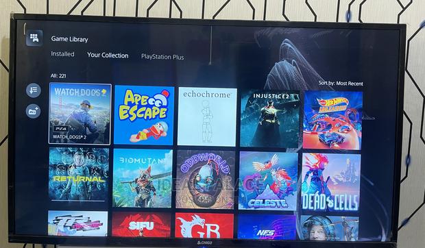 Playstation 5 Standard With About 100 Games · Photo 5