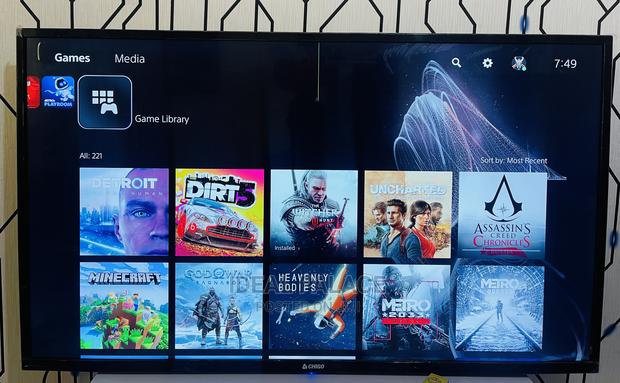 Playstation 5 Standard With About 100 Games · Photo 4
