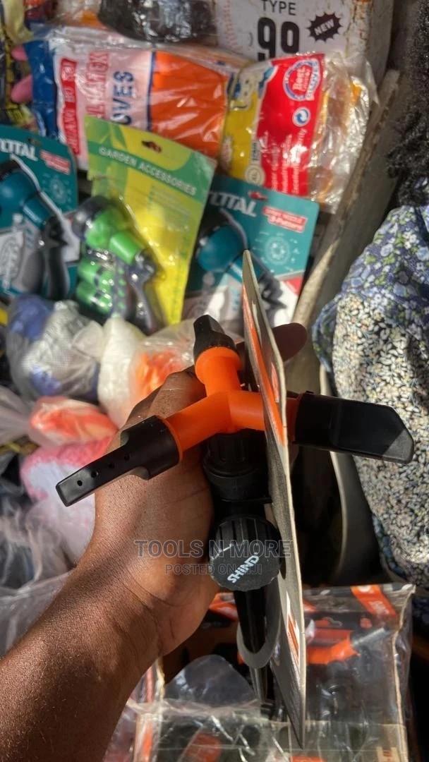 SHIND 3-Way Nozzle Sprinkler · Photo 2