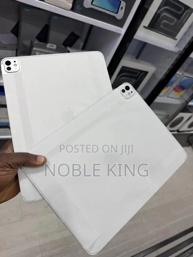 New Apple iPad Pro 13 (2025) 512 GB Silver · Photo 1