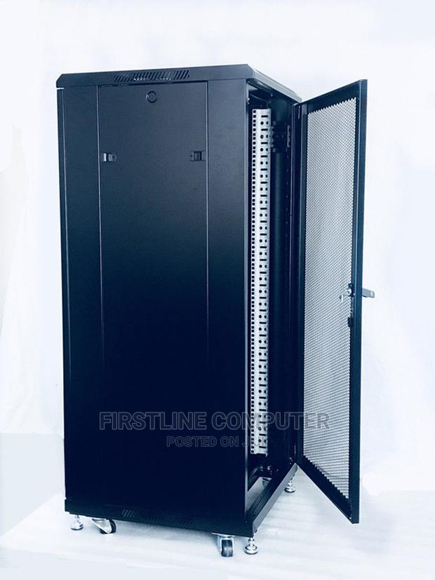 27u 600×1000 Econet Cab Data Rack · Photo 1