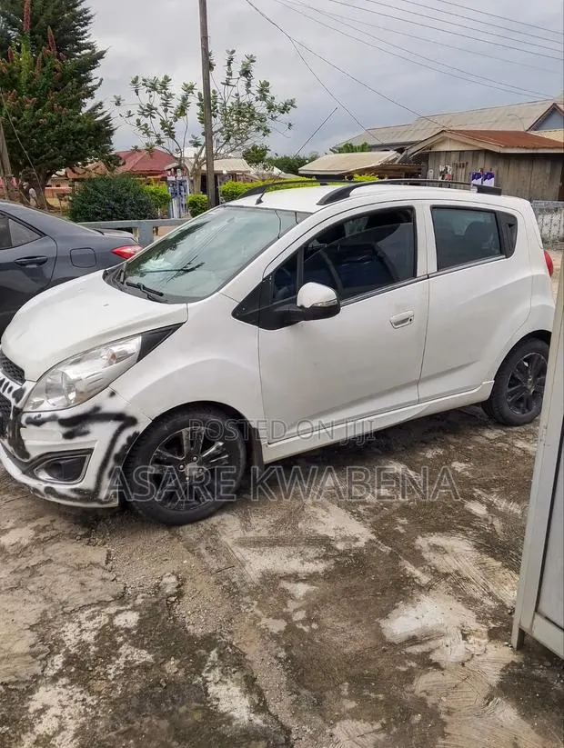 Chevrolet Spark 1LT 4dr Hatchback (1.2L 4cyl 5M) 2014 White · Photo 1