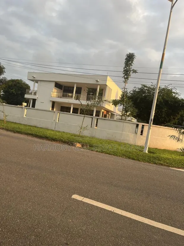 16bdrm House in Airport Residential Area for rent · Photo 1