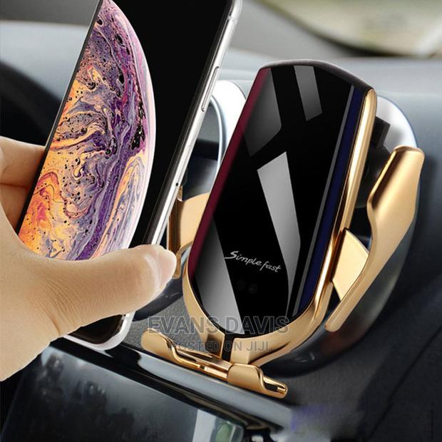 Automatic Smart Sensor Car Wireless Phone Charger · Photo 2