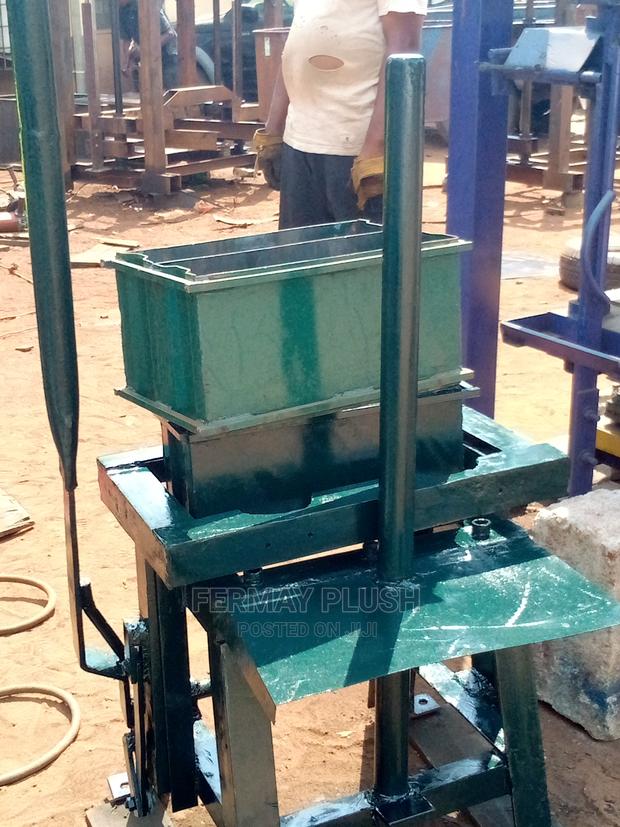 Electric Block Machine With Accessories · Photo 1