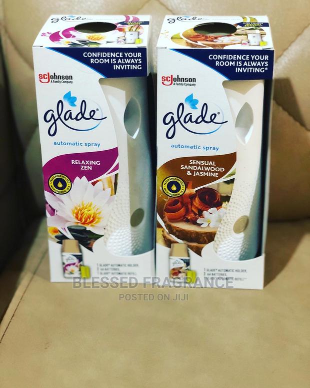 Glade Automatic Air Freshener And Refills · Photo 1