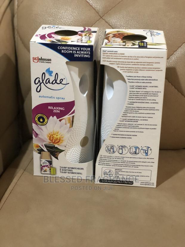 Glade Automatic Air Freshener And Refills · Photo 2