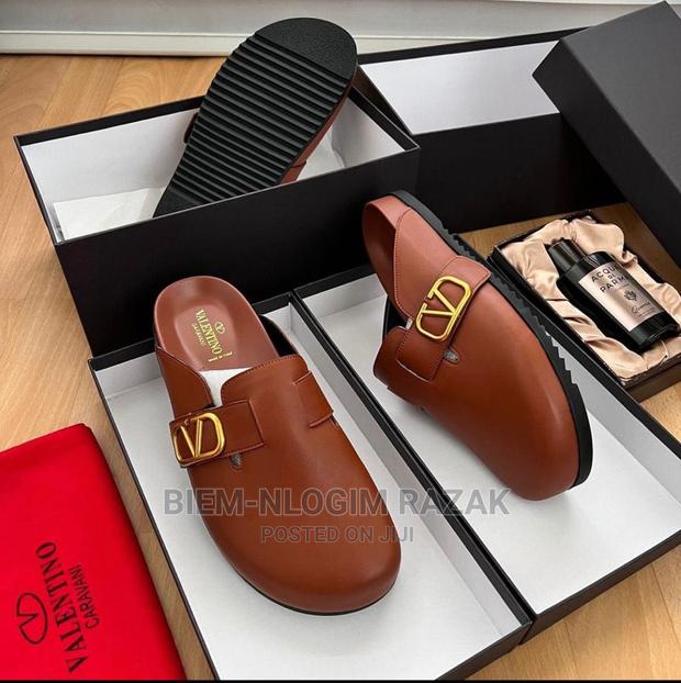 Super Quality Valentino Halfshoes Available in The · Photo 2