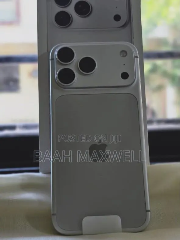 New Apple iPhone 17 Pro Max 256 GB White · Photo 2