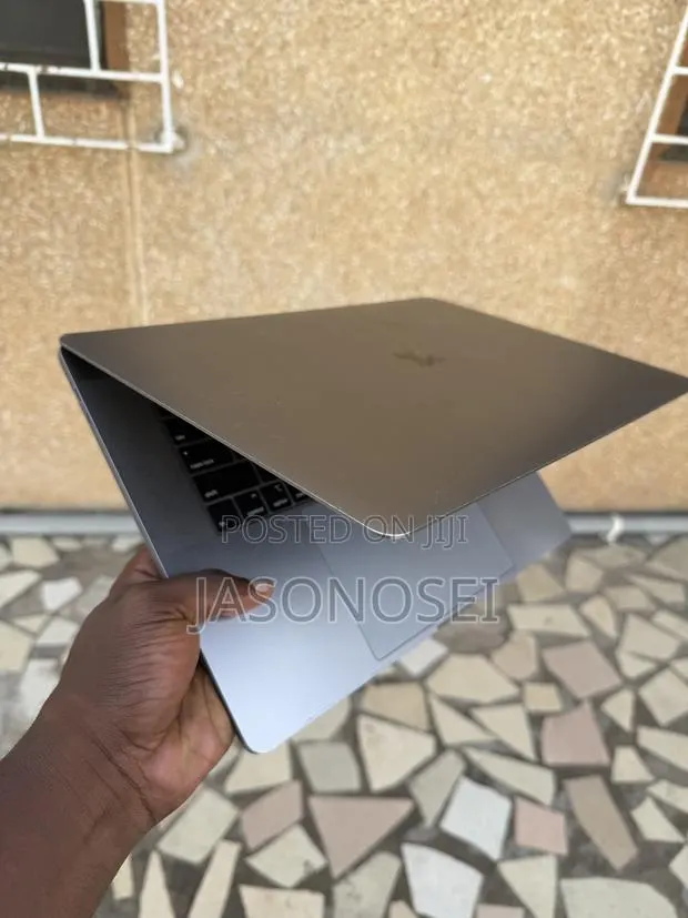 Laptop Apple MacBook Pro 16GB Intel Core i7 SSD 512GB · Photo 1