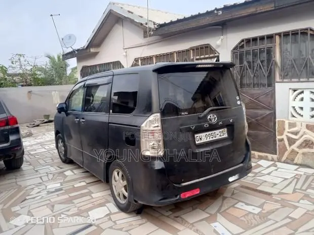Toyota Voxy 2010 Black · Photo 1