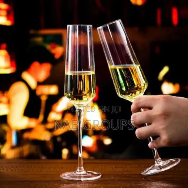 Crystal Champagne Glasses · Photo 1