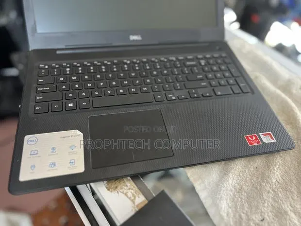 Laptop Dell Inspiron 15 3000 4GB AMD A6 HDD 500GB · Photo 1