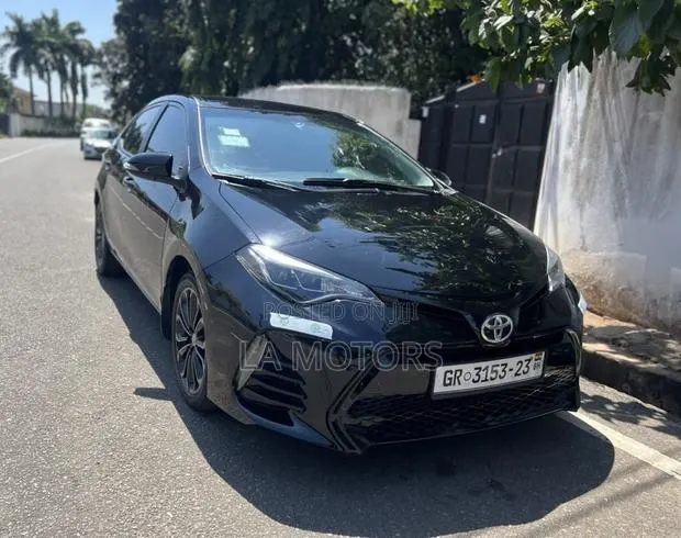 Toyota Corolla 2016 Black · Photo 1