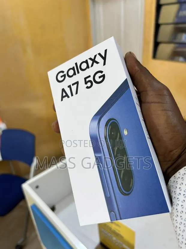 New Samsung Galaxy A17 5G 256 GB Blue · Photo 1