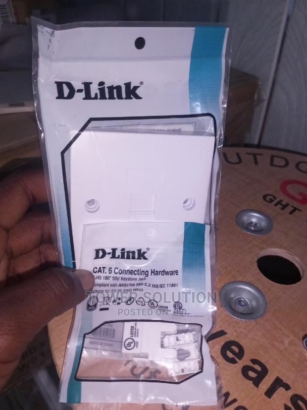 Faceplate Single With Keystone D-Link · Photo 1
