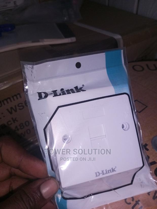 Faceplate Single With Keystone D-Link · Photo 3