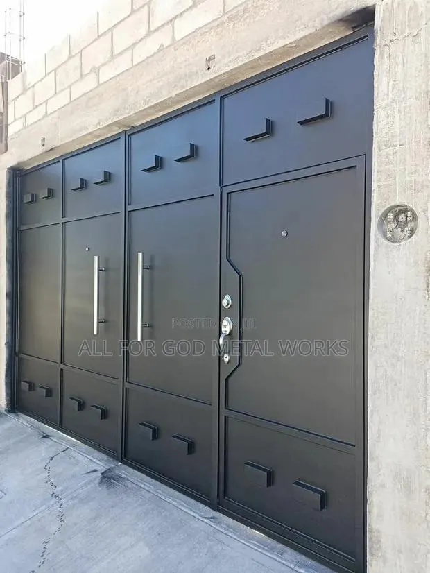 Heavy Luxurious Gavinniced Gate · Photo 1