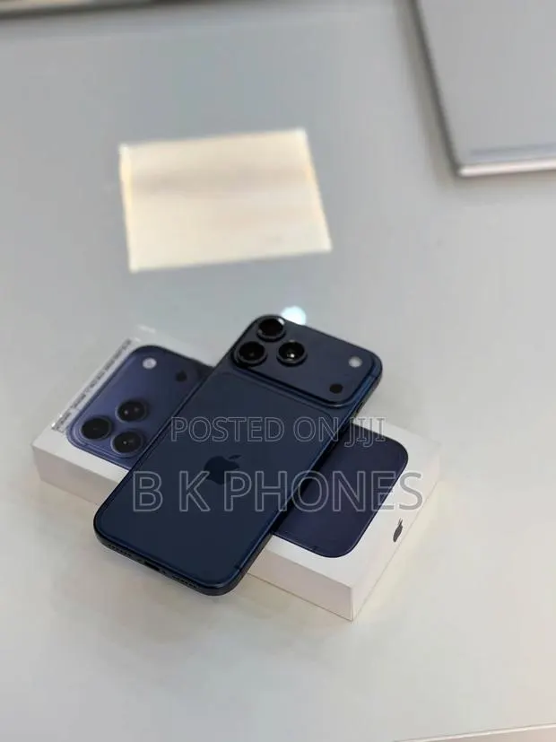 Apple iPhone 17 Pro Max 256 GB Blue · Photo 1